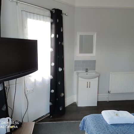 Sussex Lodge Guest House Slough Esterno foto