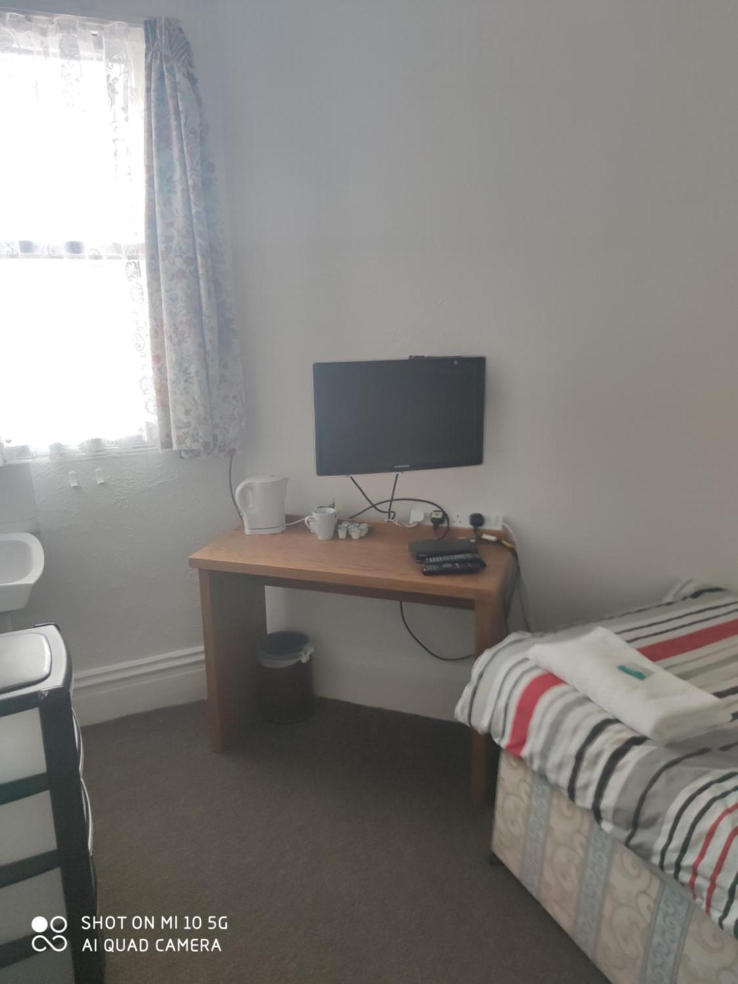 Sussex Lodge Guest House Slough Esterno foto