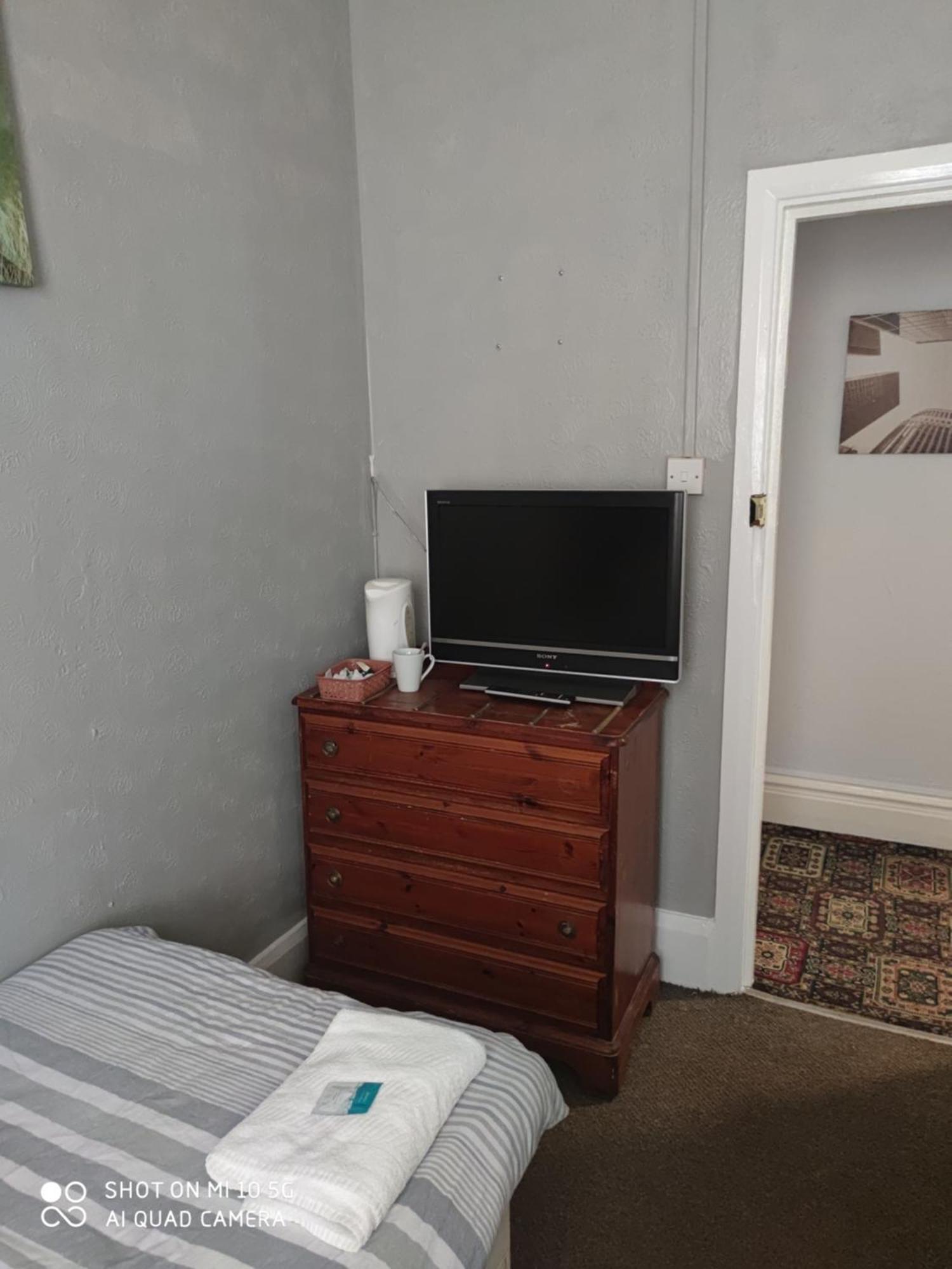 Sussex Lodge Guest House Slough Esterno foto