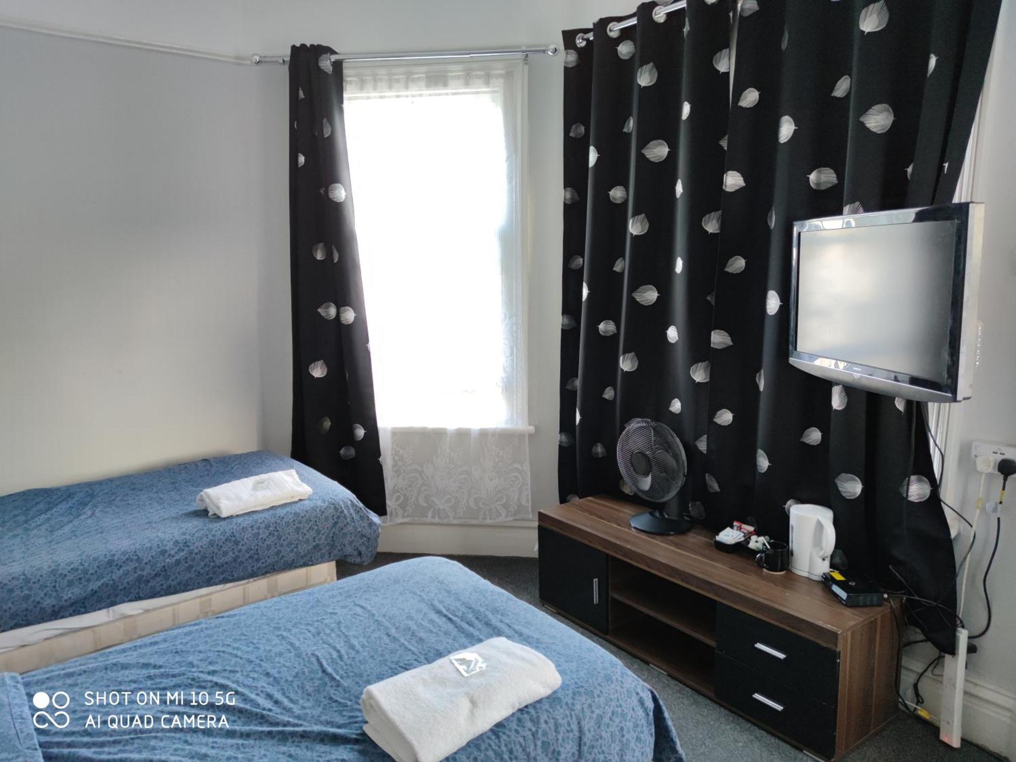 Sussex Lodge Guest House Slough Esterno foto