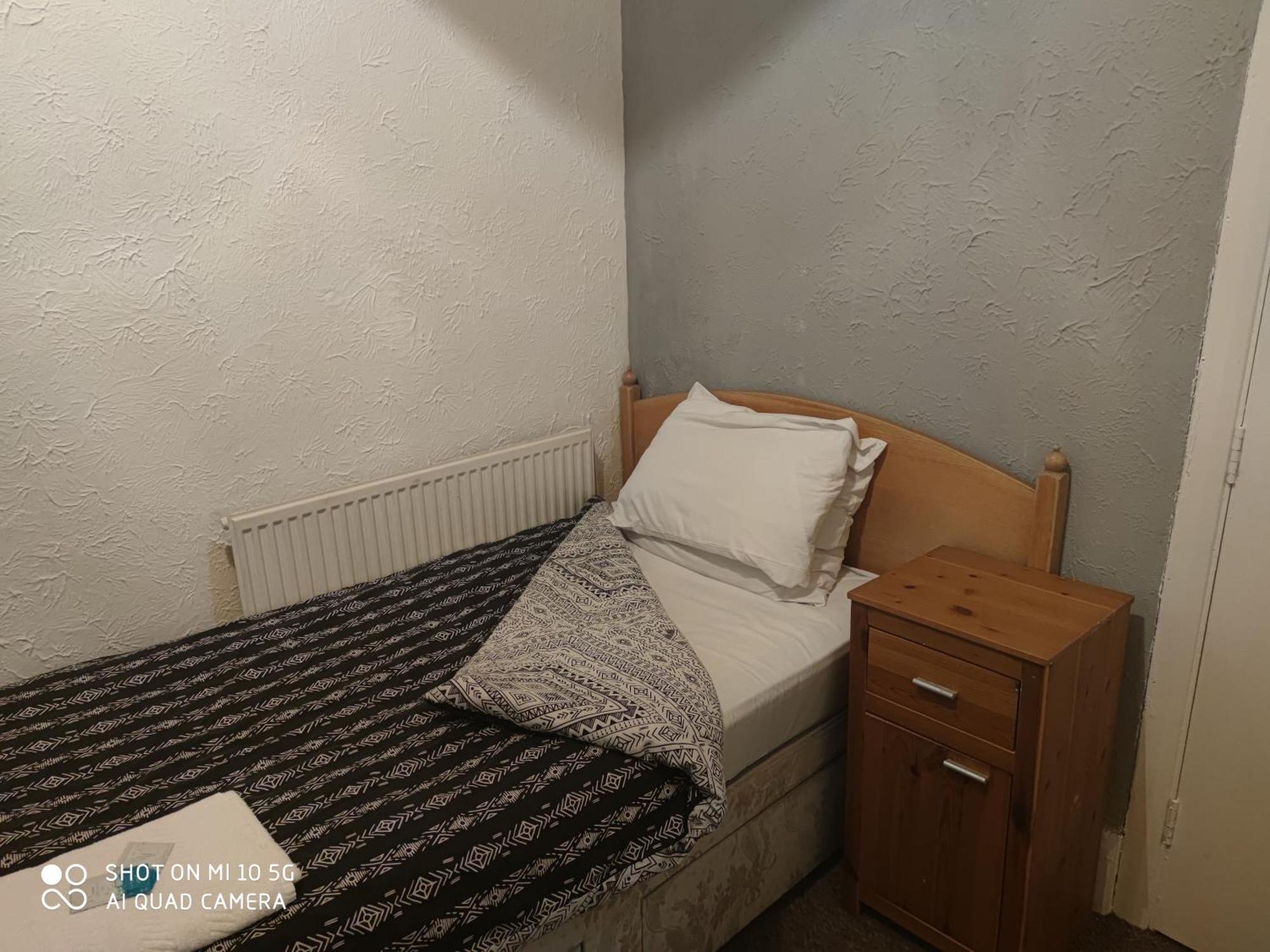 Sussex Lodge Guest House Slough Esterno foto