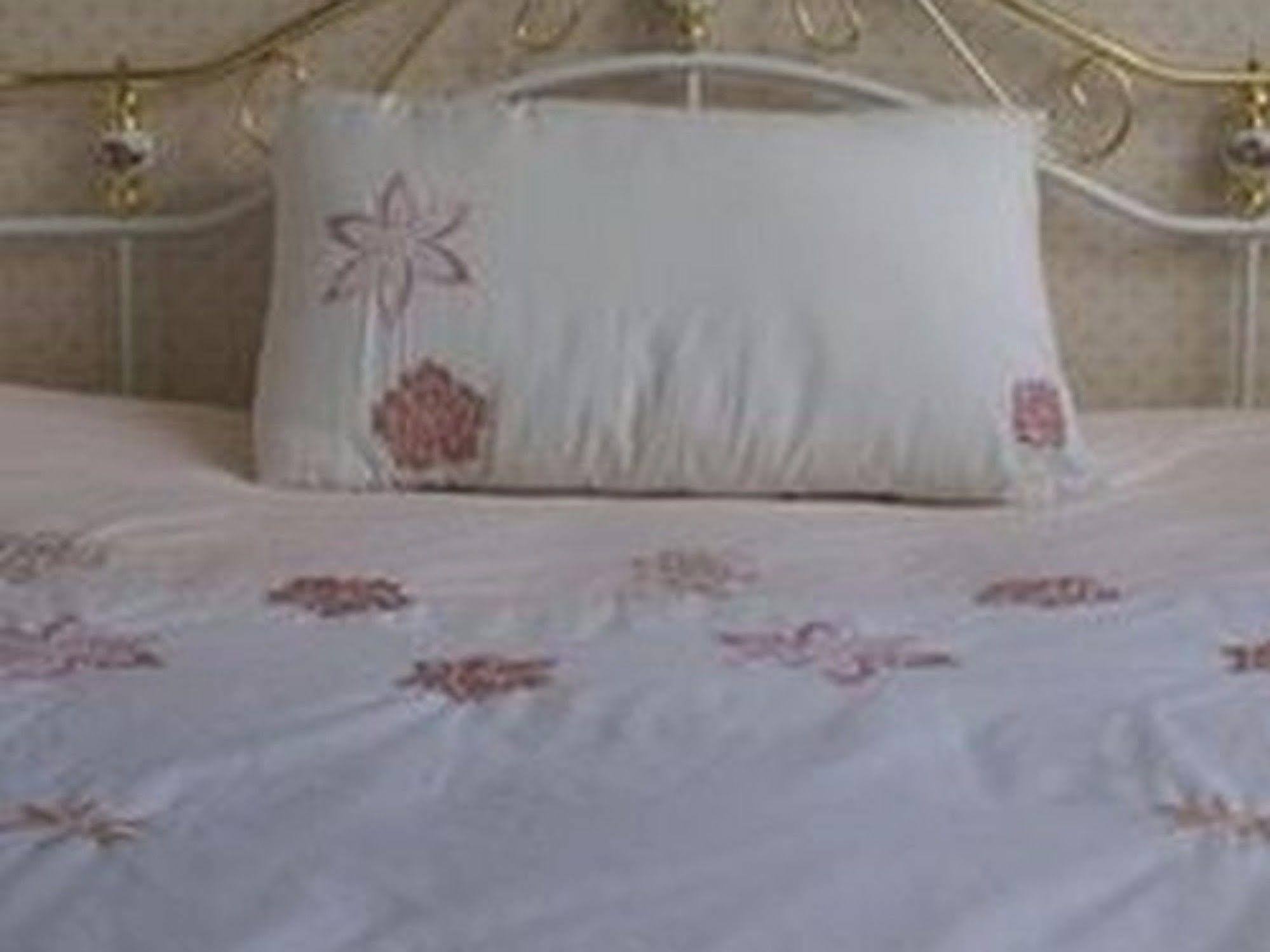 Sussex Lodge Guest House Slough Esterno foto